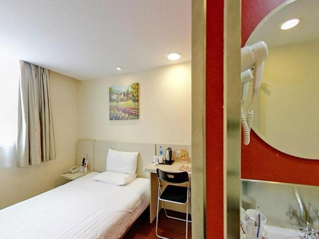 Hotel Hanting Zhongshan Park Metro Station 2*