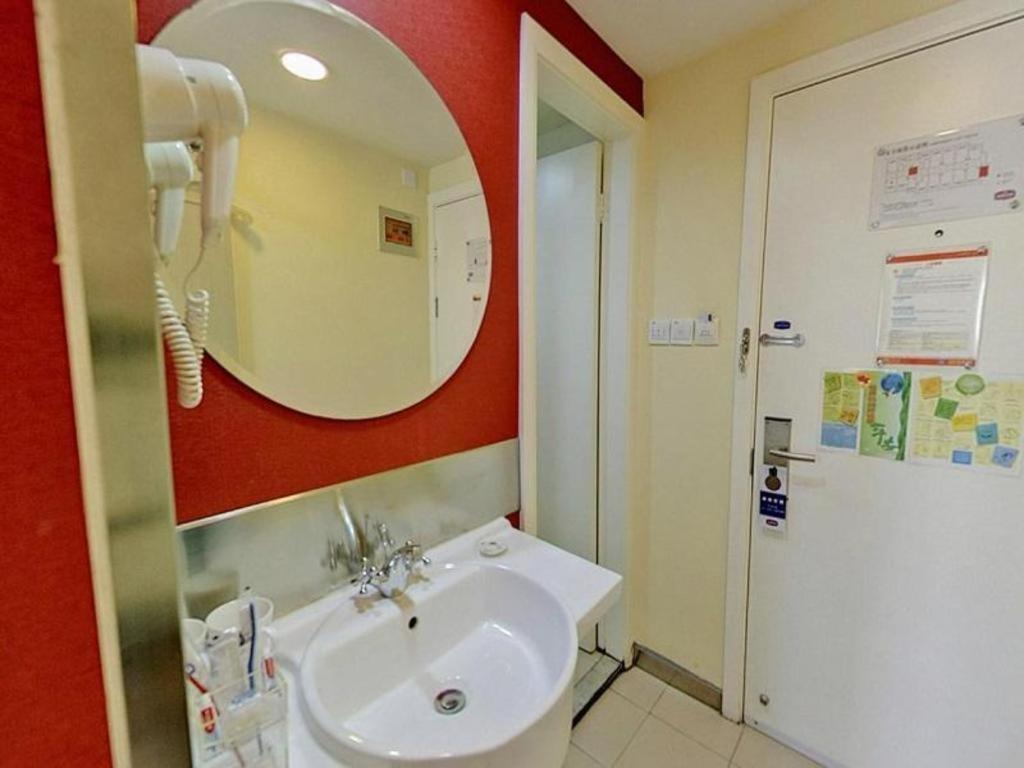 Hotel Hanting Zhongshan Park Metro Station 2*